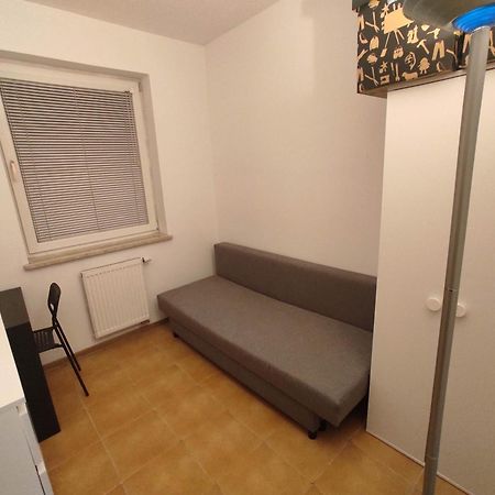 Nice Room With 2 Shared Bathrooms ,Wc , 2Km To Old Town -100M From Metro Szwedzka Varsovie Extérieur photo