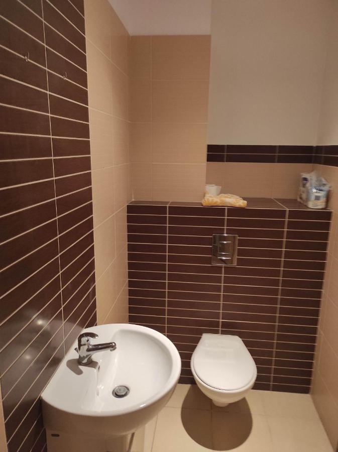 Nice Room With 2 Shared Bathrooms ,Wc , 2Km To Old Town -100M From Metro Szwedzka Varsovie Extérieur photo