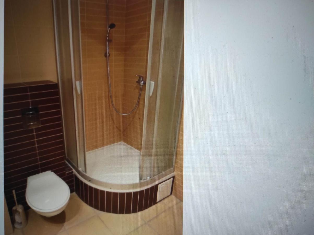 Nice Room With 2 Shared Bathrooms ,Wc , 2Km To Old Town -100M From Metro Szwedzka Varsovie Extérieur photo
